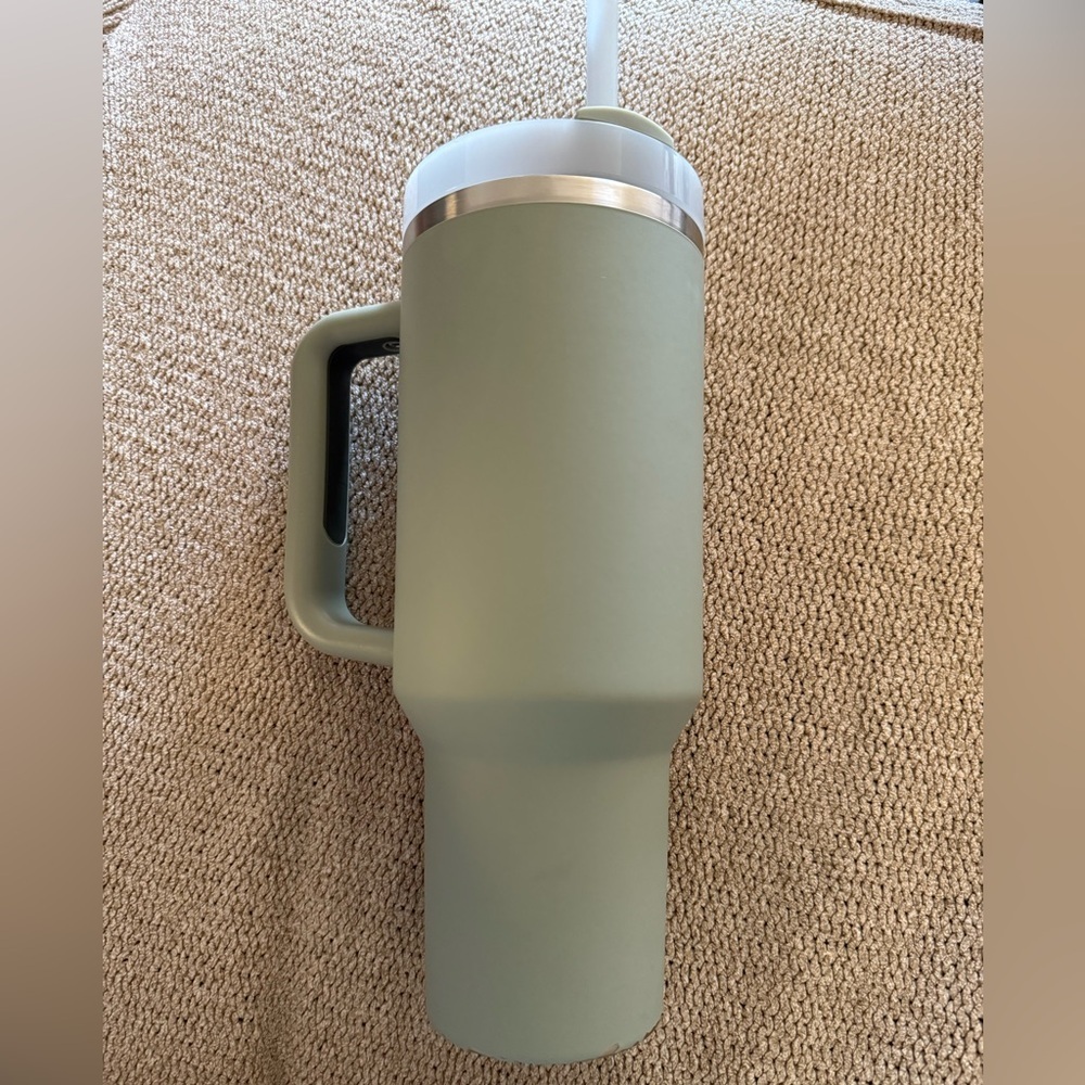 Stanley 40oz cup - Picture 2 of 4